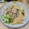 【今週のラーメン５１８７】らーめん 高尾（東京・荻窪）冷しワンタンメン ＋ まかないチャーシュー皿 ＋ メンマ皿 ＋ サッポロ赤星 ＋ キリンラガー　〜疲労困憊オヤジを慰め励ます旨さ！実に痛快！素朴さ嬉しいノスタルジック冷し中華！