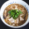 台湾メシの大腸麺線風「ホルモンにゅうめん」麺料理なのにレンゲですくって食べなさいと教わった