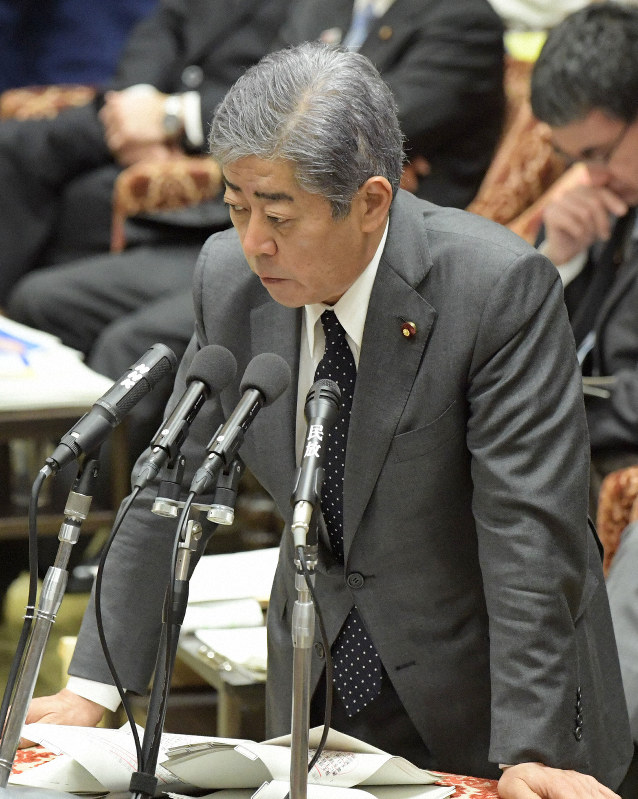 衆院予算委員会で答弁する岩屋毅防衛相＝国会内で2019年2月12日午後1時42分、川田雅浩撮影