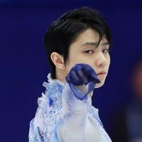 NHK杯男子SPで演技する羽生結弦＝札幌市南区の真駒内セキスイハイムアイスアリーナで2019年11月22日、貝塚太一撮影