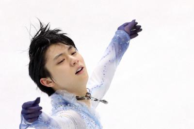 男子SPで演技する羽生結弦＝イタリア・トリノのパラベラ競技場で2019年12月5日、貝塚太一撮影