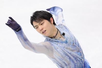 男子SPで演技する羽生結弦＝イタリア・トリノのパラベラ競技場で2019年12月5日、貝塚太一撮影