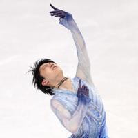 男子SPで演技する羽生結弦＝イタリア・トリノのパラベラ競技場で2019年12月5日、貝塚太一撮影