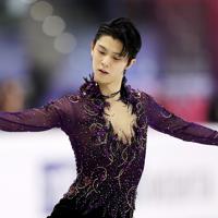 男子フリーで演技する羽生結弦＝イタリア・トリノのパラベラ競技場で２０１９年１２月７日、貝塚太一撮影