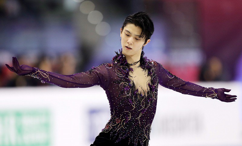 男子フリーで演技する羽生結弦＝イタリア・トリノのパラベラ競技場で２０１９年１２月７日、貝塚太一撮影