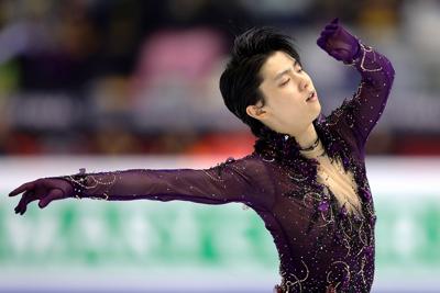 男子フリーで演技する羽生結弦＝イタリア・トリノのパラベラ競技場で２０１９年１２月７日、貝塚太一撮影