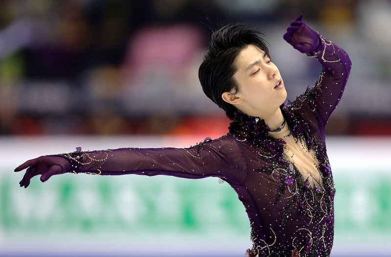 男子フリーで演技する羽生結弦＝イタリア・トリノのパラベラ競技場で２０１９年１２月７日、貝塚太一撮影