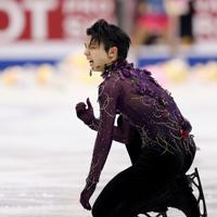 男子フリーで演技直後に苦しそうな表情を見せる羽生結弦＝イタリア・トリノのパラベラ競技場で２０１９年１２月７日、貝塚太一撮影