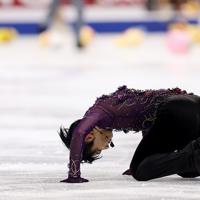 男子フリーで演技直後で苦しそうな表情を見せる羽生結弦＝イタリア・トリノのパラベラ競技場で２０１９年１２月７日、貝塚太一撮影