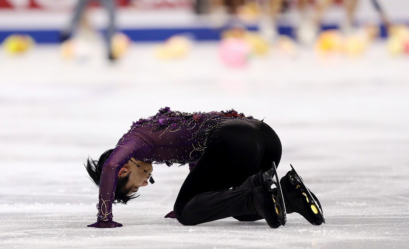 男子フリーで演技直後で苦しそうな表情を見せる羽生結弦＝イタリア・トリノのパラベラ競技場で２０１９年１２月７日、貝塚太一撮影