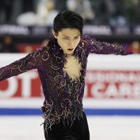 男子フリーで演技する羽生結弦＝イタリア・トリノのパラベラ競技場で２０１９年１２月７日、貝塚太一撮影