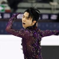 男子フリーで演技する羽生結弦＝イタリア・トリノのパラベラ競技場で２０１９年１２月７日、貝塚太一撮影