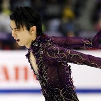 男子フリーで演技する羽生結弦＝イタリア・トリノのパラベラ競技場で２０１９年１２月７日、貝塚太一撮影