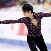 男子フリーで演技する羽生結弦＝イタリア・トリノのパラベラ競技場で２０１９年１２月７日、貝塚太一撮影