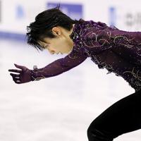 男子フリーの演技終盤で、厳しい表情を見せる羽生結弦＝イタリア・トリノのパラベラ競技場で２０１９年１２月７日、貝塚太一撮影