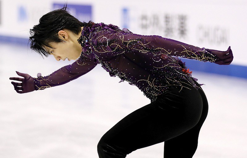 男子フリーの演技終盤で、厳しい表情を見せる羽生結弦＝イタリア・トリノのパラベラ競技場で２０１９年１２月７日、貝塚太一撮影