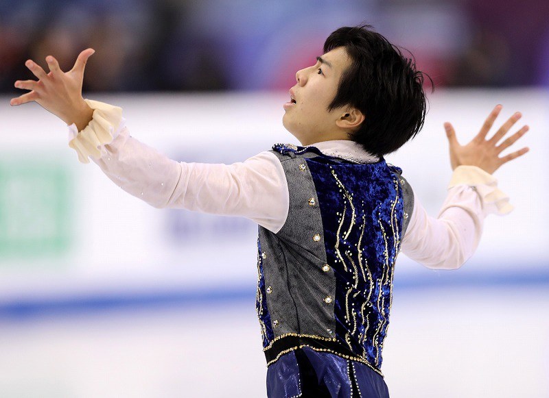 ジュニア男子で優勝した佐藤駿のフリー＝イタリア・トリノのパラベラ競技場で２０１９年１２月７日、貝塚太一撮影