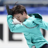 公式練習に臨む宇野昌磨＝東京・国立代々木競技場で2019年12月18日、佐々木順一撮影