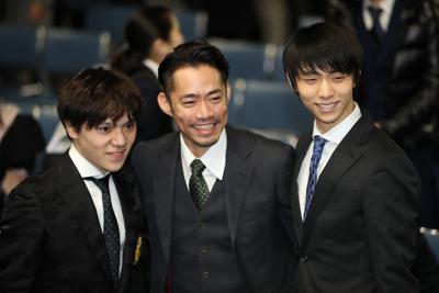 開会式を終え笑顔を見せる（右から）羽生結弦、高橋大輔、宇野昌磨＝東京・国立代々木競技場で2019年12月18日午後7時3分、佐々木順一撮影