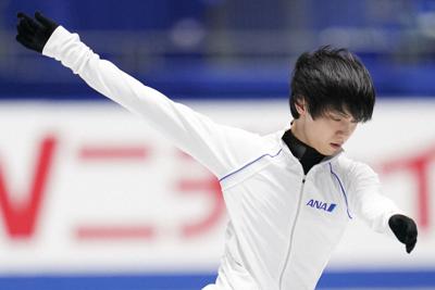 公式練習に臨む羽生結弦＝東京・国立代々木競技場で2019年12月19日、佐々木順一撮影