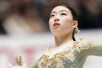 女子フリーで演技する優勝した紀平梨花＝東京・国立代々木競技場で２０１９年１２月２１日、佐々木順一撮影