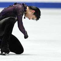 男子フリーで演技を終え、悔しそうな表情を見せる羽生結弦＝東京・国立代々木競技場で2019年12月22日、竹内紀臣撮影