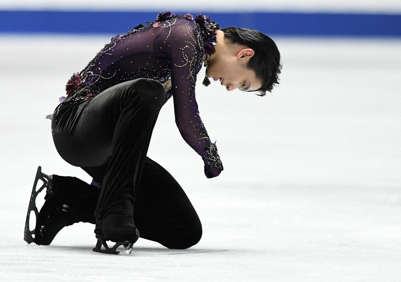 男子フリーで演技を終え、悔しそうな表情を見せる羽生結弦＝東京・国立代々木競技場で2019年12月22日、竹内紀臣撮影