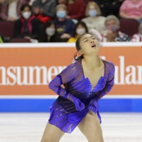 フィギュアスケートGPシリーズ・スケートアメリカ、女子フリーで演技する坂本花織＝10月24日、AP