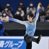 男子ショートプログラムで演技する羽生結弦＝さいたまスーパーアリーナで2021年12月24日、手塚耕一郎撮影