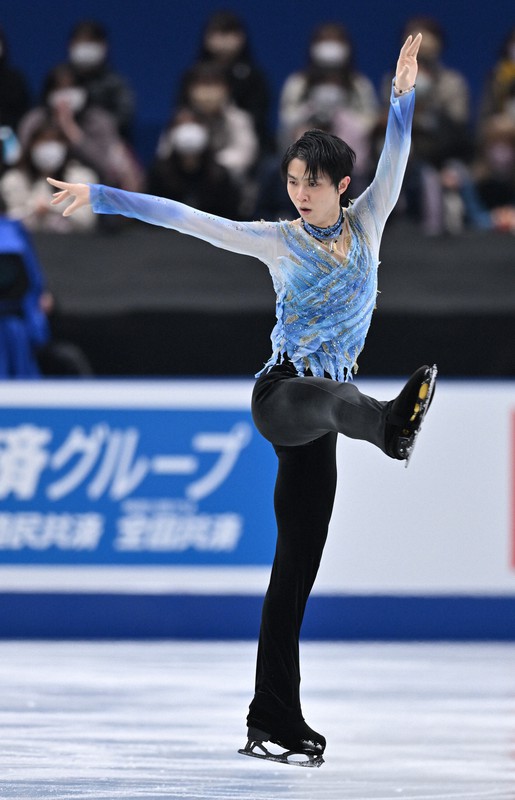 男子ショートプログラムで演技する羽生結弦＝さいたまスーパーアリーナで2021年12月24日、手塚耕一郎撮影