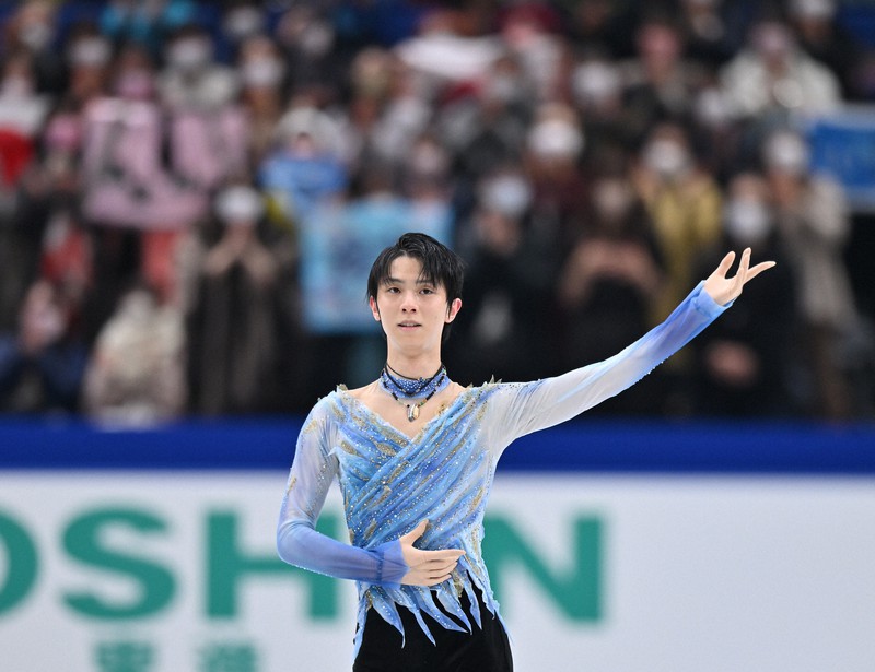 男子ショートプログラムの演技を終え、観客の拍手に応える羽生結弦＝さいたまスーパーアリーナで2021年12月24日、手塚耕一郎撮影