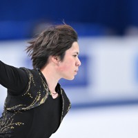 男子フリーを前に公式練習に臨む宇野昌磨＝さいたまスーパーアリーナで2021年12月26日、手塚耕一郎撮影