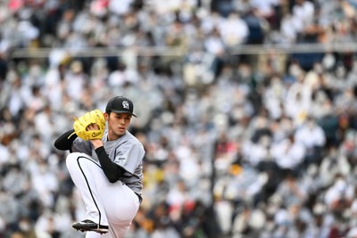 【ロッテ－日本ハム】力投するロッテの先発・佐々木朗希＝ZOZOマリンスタジアムで2022年4月17日、前田梨里子撮影