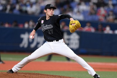 【オリックス－ロッテ】力投するロッテの先発・佐々木朗＝京セラドーム大阪で2022年4月24日、大西岳彦撮影