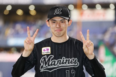 【オリックス－ロッテ】4勝目を挙げたロッテの先発・佐々木朗希＝京セラドーム大阪で2022年5月13日、中川祐一撮影