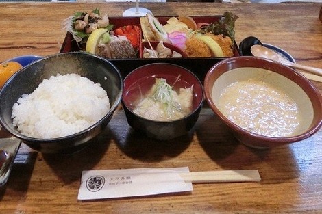 新潟の「佐渡芋汁鯛御膳」