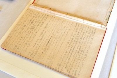 立川裕子さんが被爆から3日間の体験をつづった手記。2021年7月に寄贈した長崎原爆資料館で保管されている＝長崎市で2022年7月23日午後2時43分、樋口岳大撮影