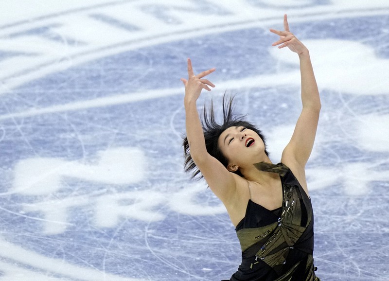 女子SPで演技する坂本花織＝真駒内セキスイハイムアイスアリーナで2022年11月18日、貝塚太一撮影