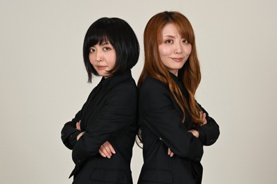 漫才コンビ「Dr.ハインリッヒ」の幸さん（左）と彩さん＝大阪市中央区で2022年10月31日、大西岳彦撮影