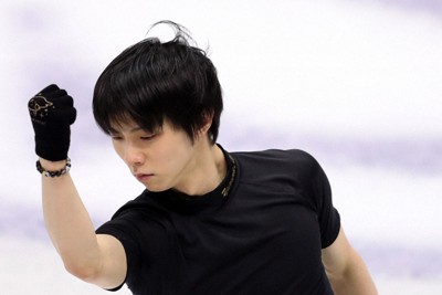 男子フリーの前日練習をする羽生結弦＝イタリア・トリノのパラベラ競技場で2019年12月6日、貝塚太一撮影