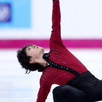 男子SPで演技する宇野昌磨＝イタリア・トリノのパラベラ競技場で2022年12月8日、貝塚太一撮影