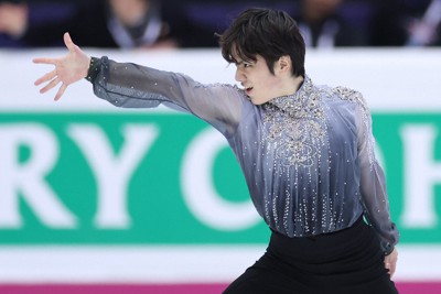 男子フリーで演技する宇野昌磨＝イタリア・トリノのパラベラ競技場で2022年12月10日、貝塚太一撮影