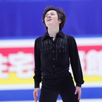 男子SPで演技を終え笑顔を見せる宇野昌磨＝東和薬品ラクタブドームで2022年12月23日、吉田航太撮影