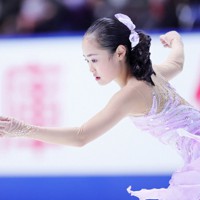 全日本選手権の女子フリーで演技する島田麻央＝東和薬品ラクタブドームで2022年12月24日、吉田航太撮影