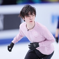 公式練習で調整する宇野昌磨＝さいたまスーパーアリーナで2023年3月21日、吉田航太撮影