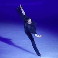 演技を披露する羽生結弦さん＝横浜アリーナで2023年4月6日、猪飼健史撮影