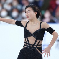 女子SPで演技する坂本花織＝東京体育館で2023年4月13日、猪飼健史撮影