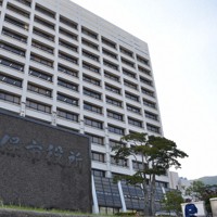 長崎県の佐世保市役所＝2022年4月22日、樋口岳大撮影