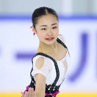 木下杯争奪フィギュアスケート大会ジュニア女子SPで演技する島田麻央選手＝京都府宇治市の木下アカデミー京都アイスアリーナで2023年8月11日、猪飼健史撮影