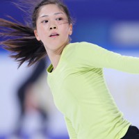 公式練習で調整する吉田陽菜＝中国・重慶で2023年11月9日、吉田航太撮影